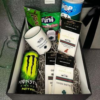 A „Gizda” ajándékcsomag azoknak készült, akik szeretik, ha forog utánuk a fej, és az élet nem unalmas. A stílus, az illat...